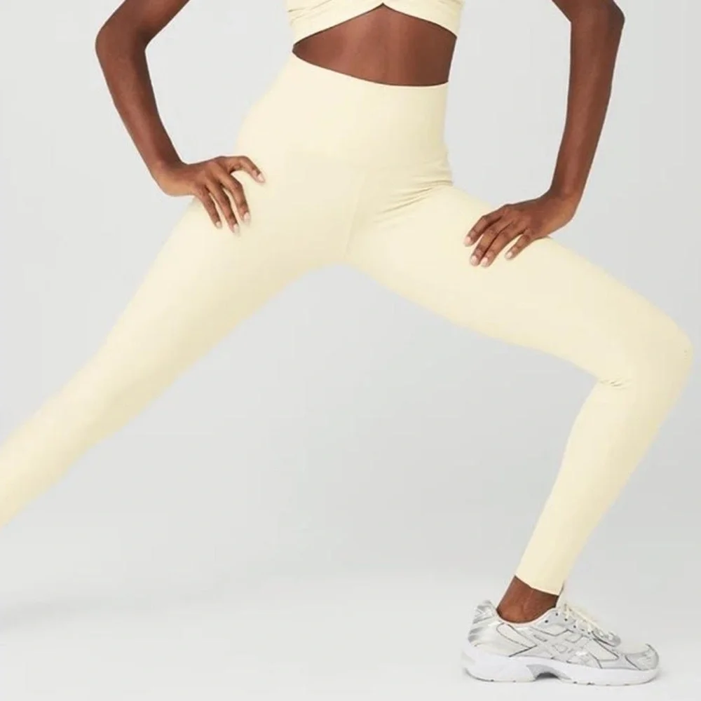 ALO Yoga 7/8 Airbrush Legging in French Vanilla